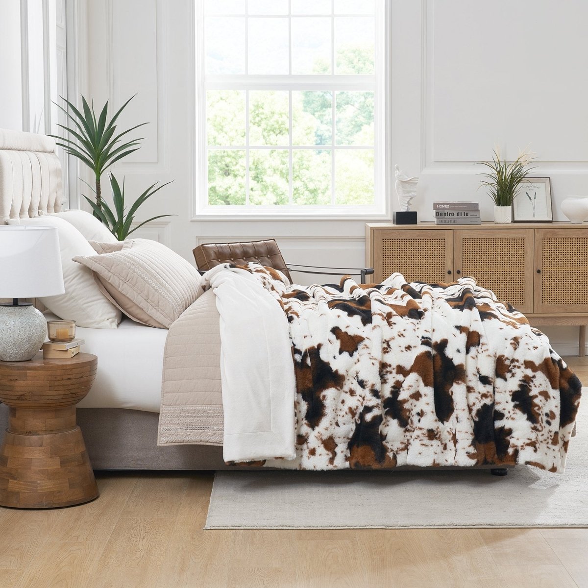 Cow print faux fur blanket on bed, cozy bedding, soft and breathable blanket, home decor #color_Black/Brown